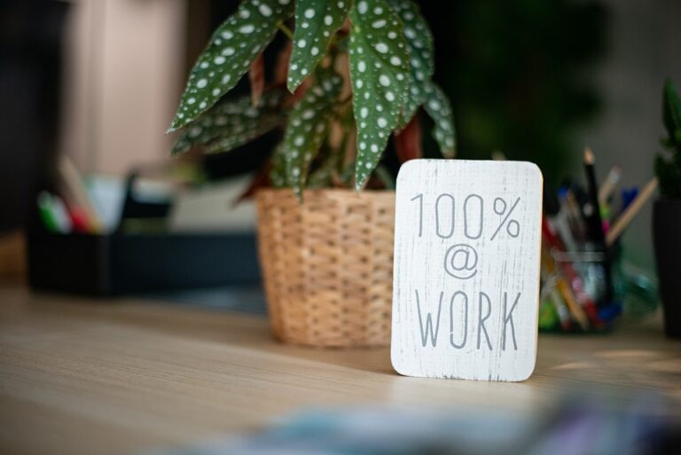 desk-5484548_960_720.jpg