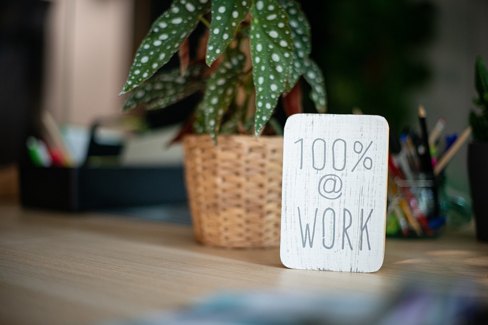 desk-5484548_960_720.jpg