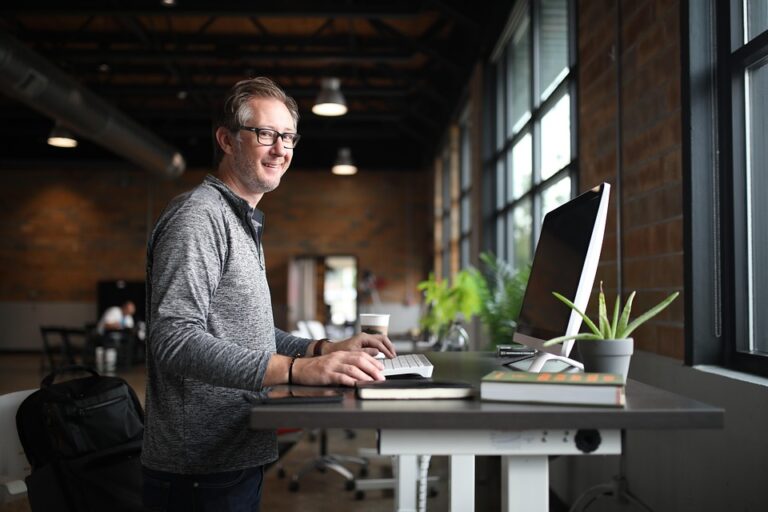 office-desk-6952919_960_720.jpg
