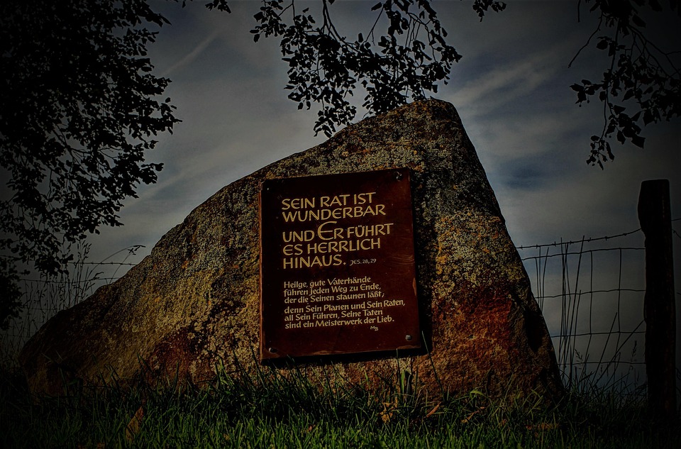 memorial-stone-5027698_960_720.jpg